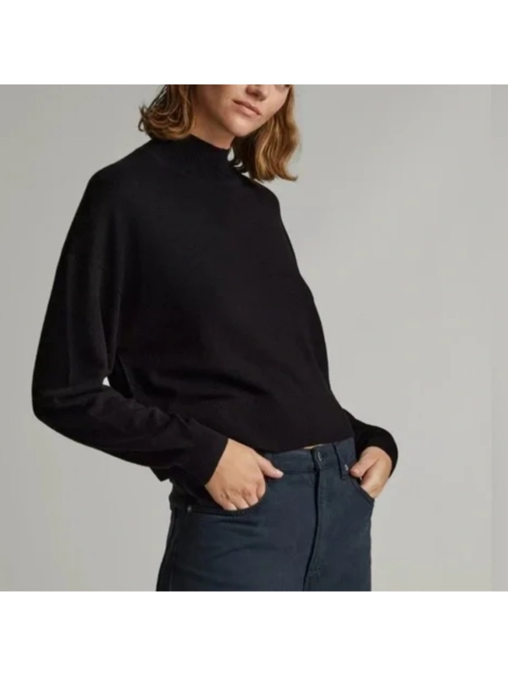 Everlane Black 100% Cashmere Mockneck Sweater Women's
Size S.